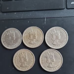 Set of (5) Hong Kong $1 Coins featuring Queen Elizabeth Second on the front .